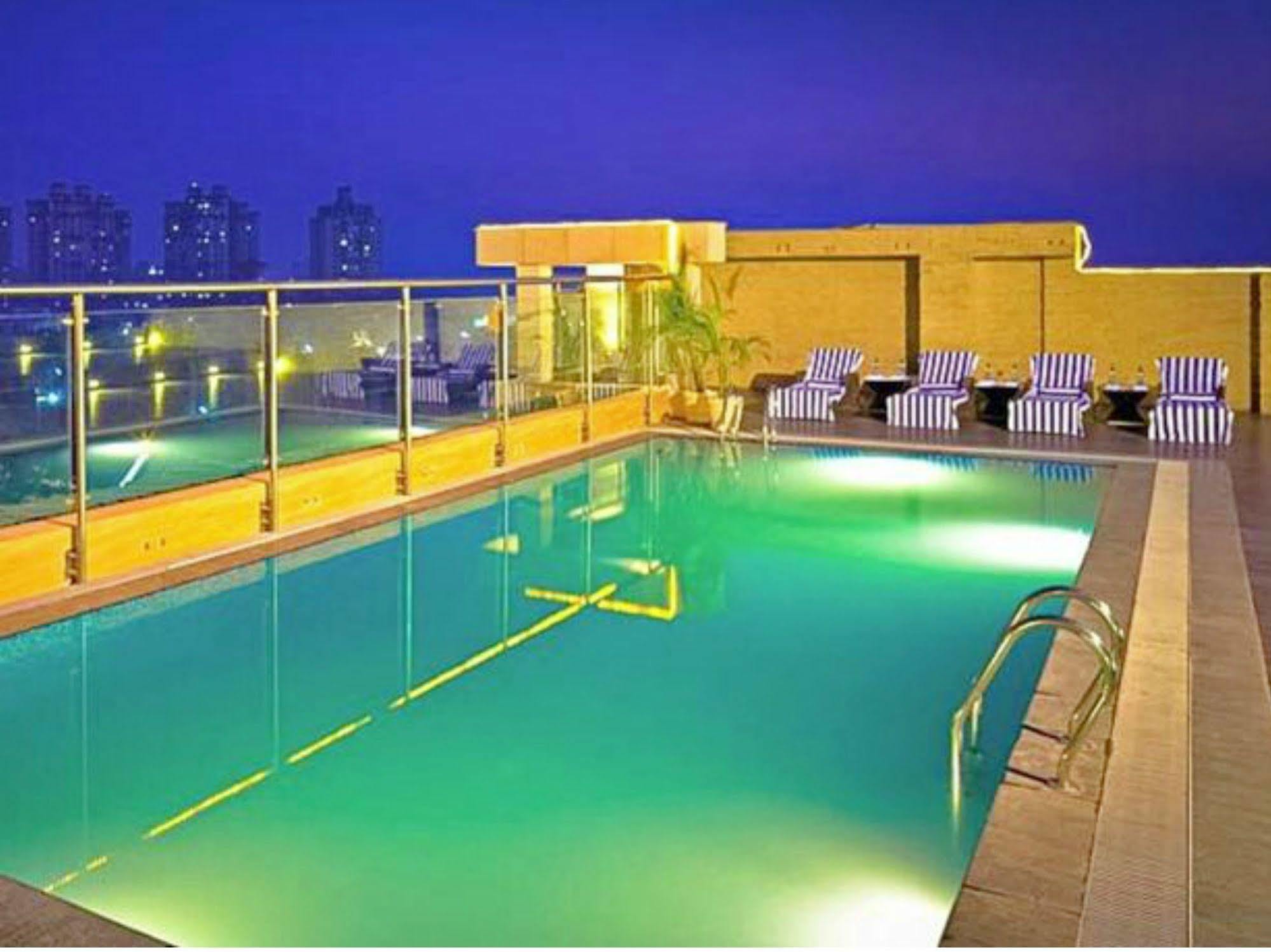 Radisson Hotel Sector 29 Gurugram Gurgaon Exterior photo