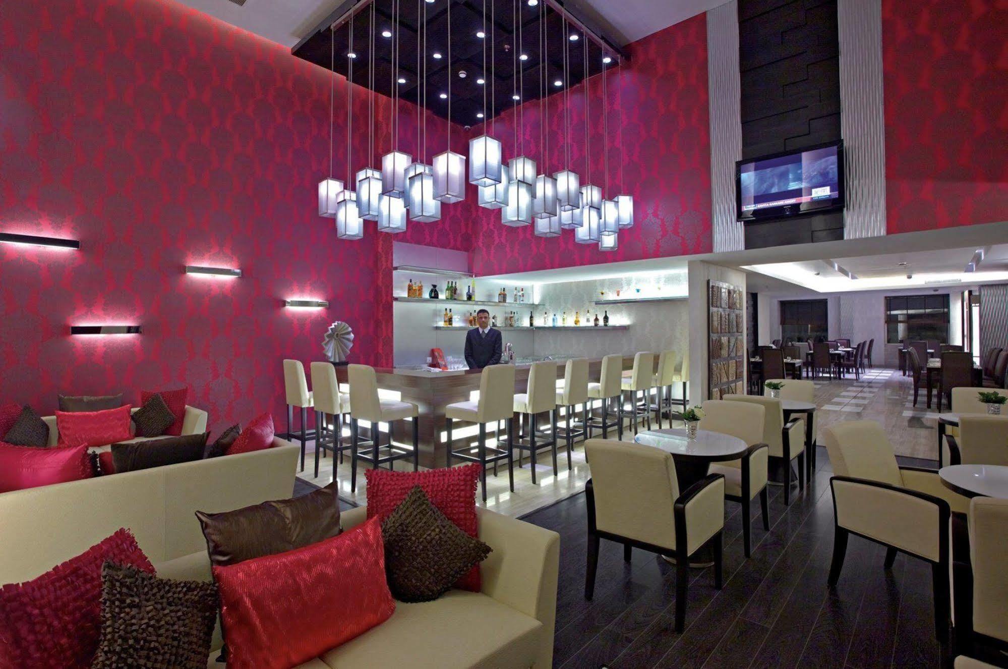 Radisson Hotel Sector 29 Gurugram Gurgaon Exterior photo